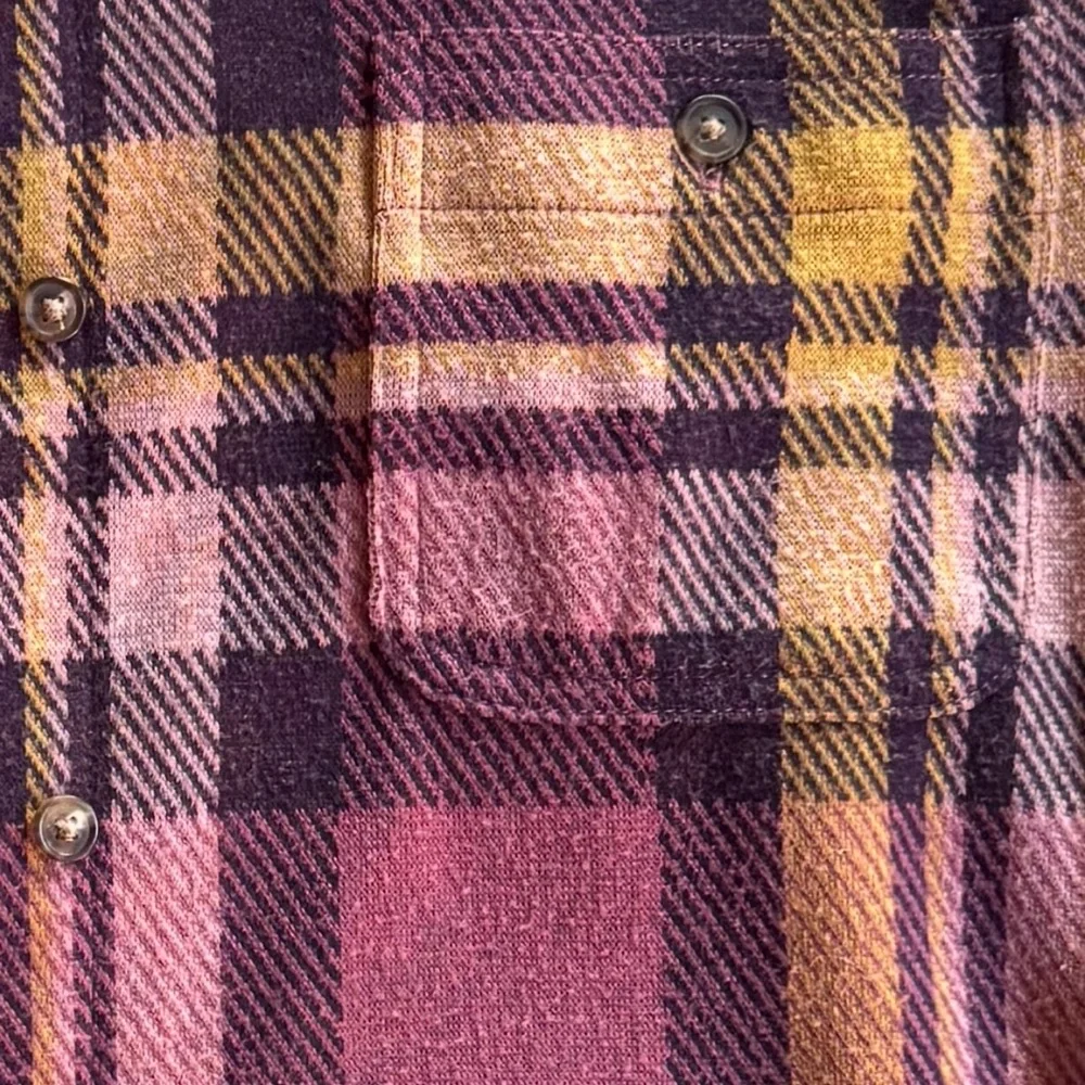 Faherty Women’s Legend Sweater Shirt, Lily Plaid, size medium - Picture 4 of 4